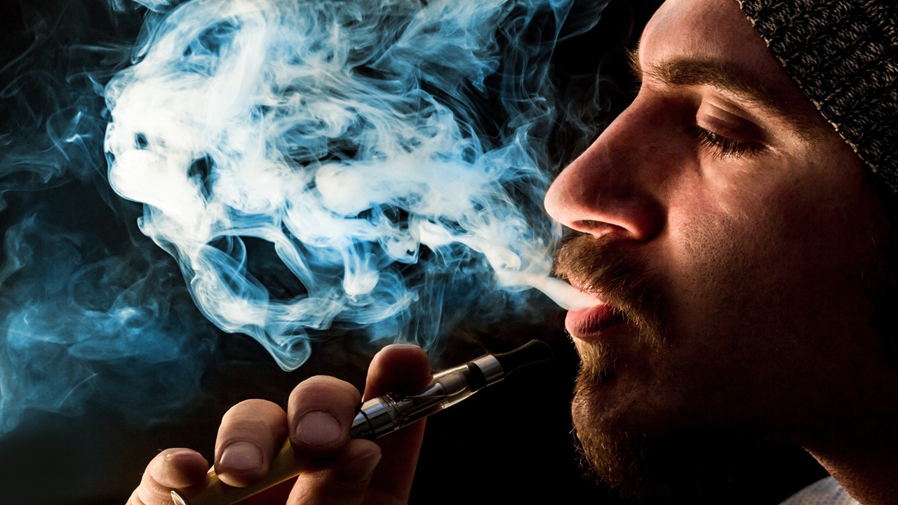 Vaping Etiquette: Dos and Don'ts for Responsible Vapers