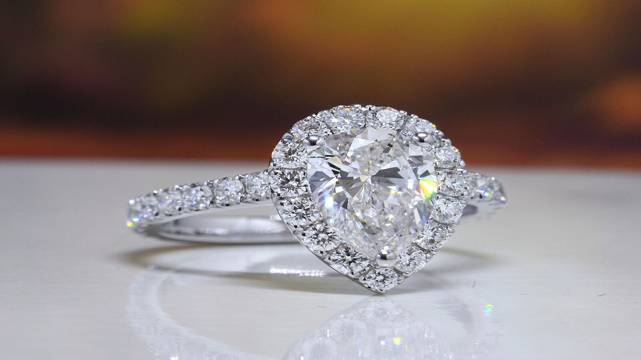Discovering the Unique and Fancy Features of Halo Pear Pave Engagement Ring